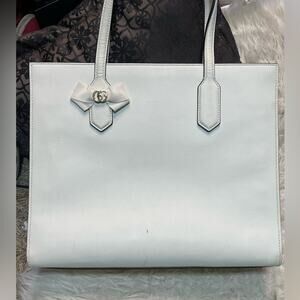 Gucci Ivory Leather tote / Hand Bag in good condition, comes with a COA